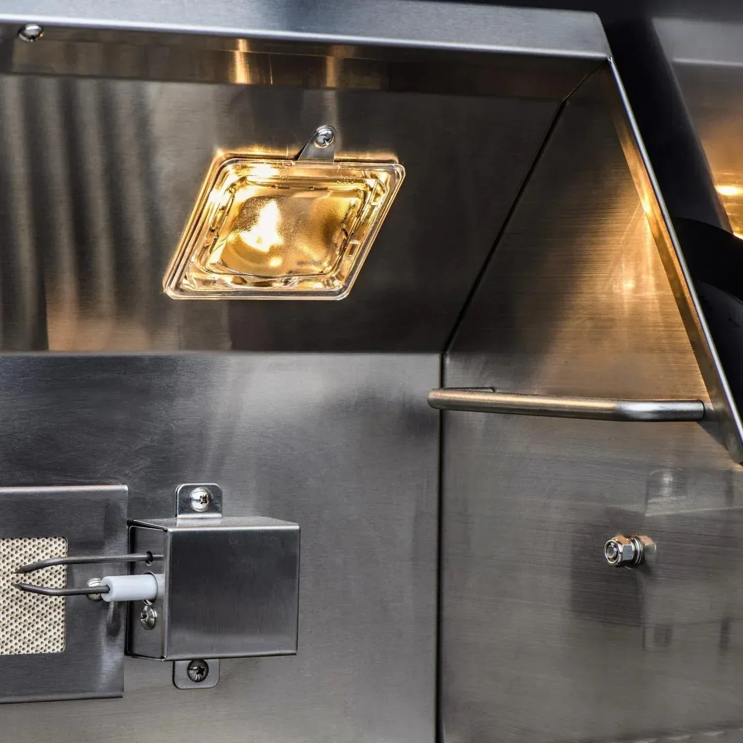 Blaze Premium LTE3 40" 5-Burner Natural Gas Grill with Rear Infrared Burner & Grill Lights